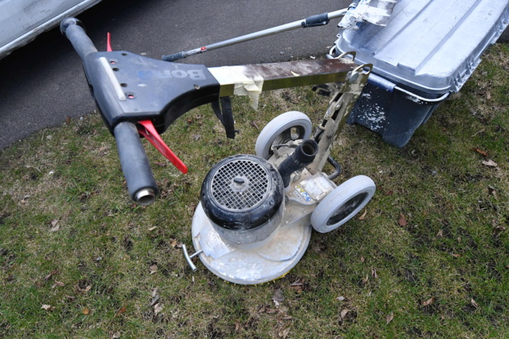 1019984-29 Lots of machinery and painting equipment