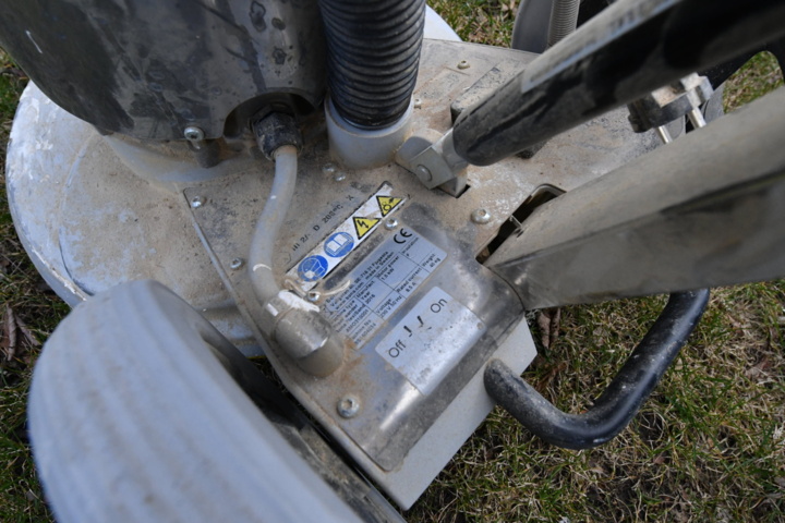 1019984-30 Lots of machinery and painting equipment