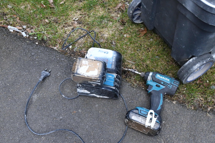 1019984-31 Lots of machinery and painting equipment