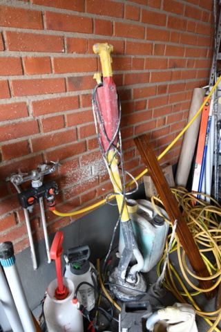 1019984-34 Lots of machinery and painting equipment