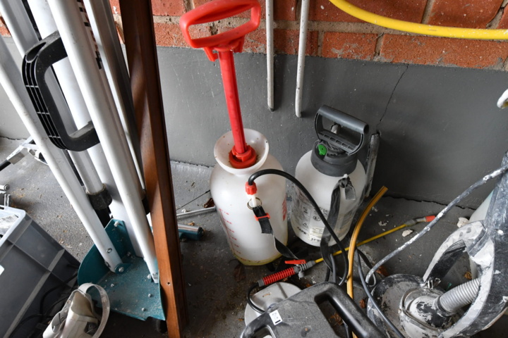 1019984-36 Lots of machinery and painting equipment