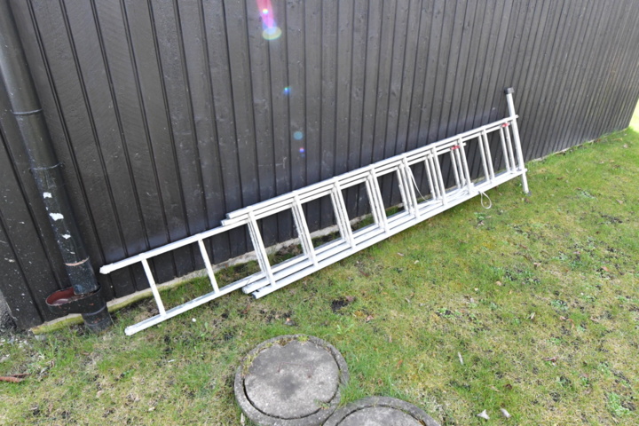 1019984-37 Lots of machinery and painting equipment