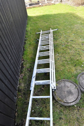 1019984-38 Lots of machinery and painting equipment