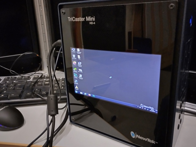 1019888-5 NewTek TriCaster Mini HD-4 Live-tuotantojen "multimediarauta"