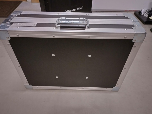 1019888-13 NewTek TriCaster Mini HD-4 Live-tuotantojen "multimediarauta"