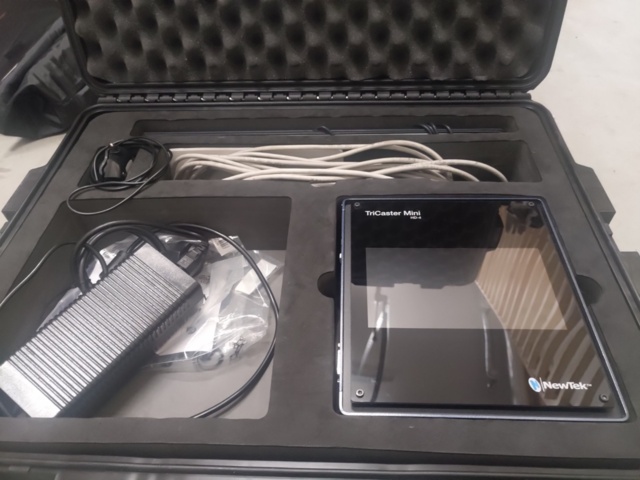 1019888-19 NewTek TriCaster Mini HD-4 Live-tuotantojen "multimediarauta"