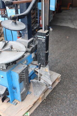 1020207-4 Tire inverting machine Hoffman Monty 3300