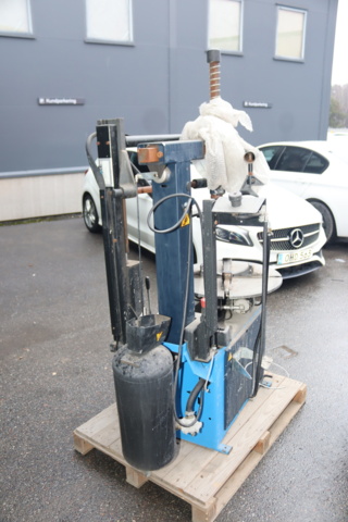 1020207-7 Tire inverting machine Hoffman Monty 3300