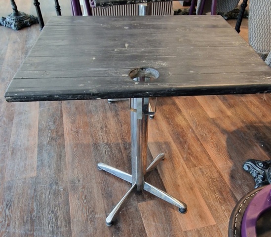 1015562-8 2 tables and 4 chairs