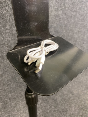 1020844-3 Touch-free soap dispenser with floor stand