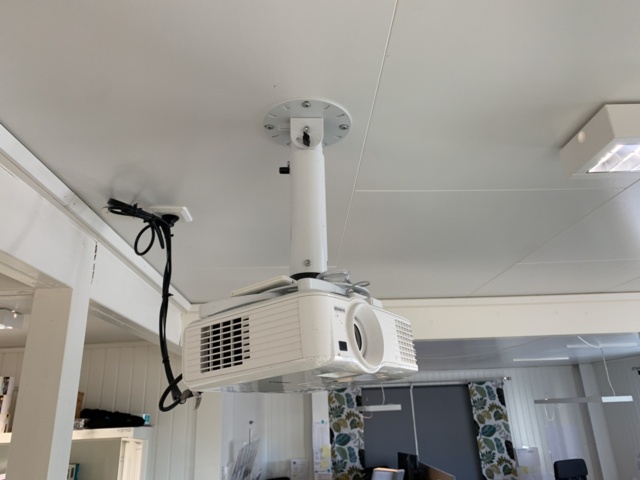 992883-1 Projector with ceiling stand Canon LV-WX320
