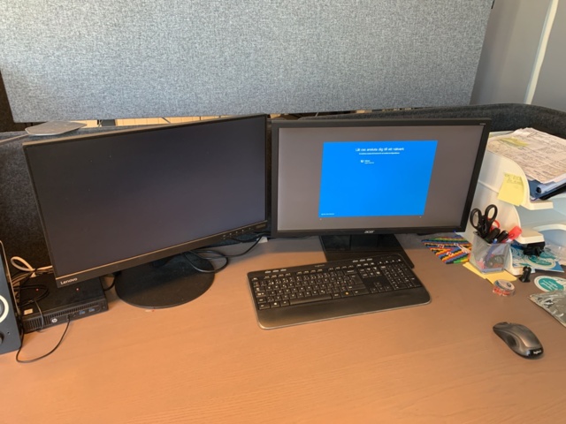 992874-3 Office furniture: electric adjustable desk, office chair, computer with 2 screens