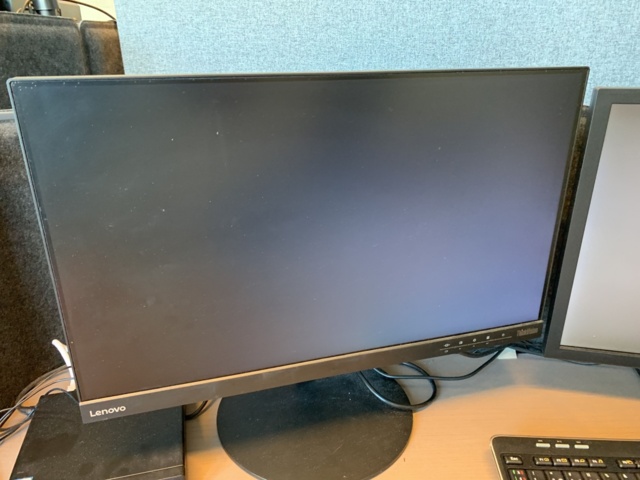 992874-6 Office furniture: electric adjustable desk, office chair, computer with 2 screens