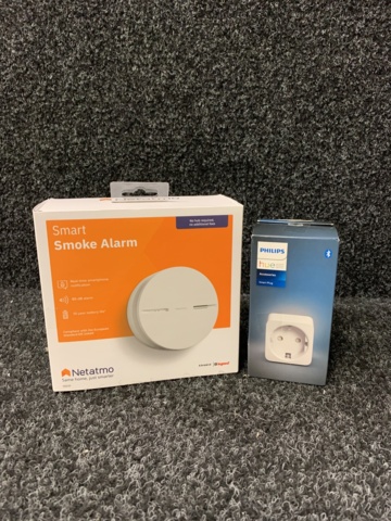 1021986-3 1pc Smart plug Philips Hue EU & 1pc Netatmo Smart Smoke Alarm