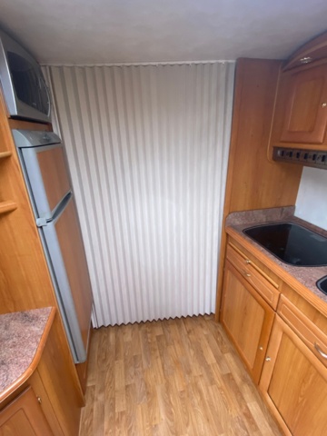 1022495-29 Caravan Cabby 58 -2003