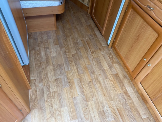 1022495-54 Caravan Cabby 58 -2003