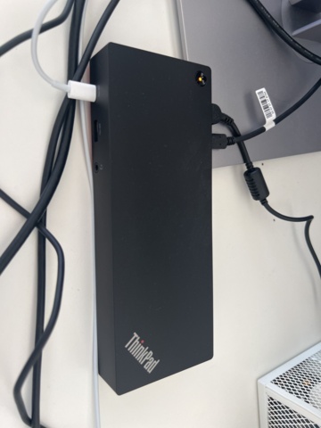 1022559-3 Computer accessories 2 sets of monitors docking station