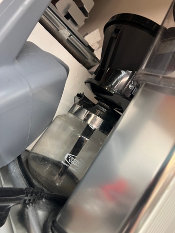 981061-7 Kitchen table with chairs, coffee maker and queue utensils