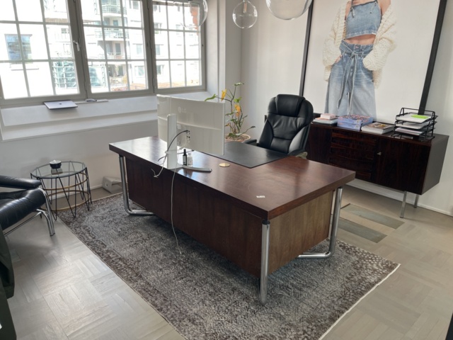 990269-1 All furniture in the room