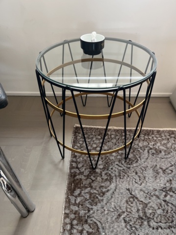 990269-5 All furniture in the room