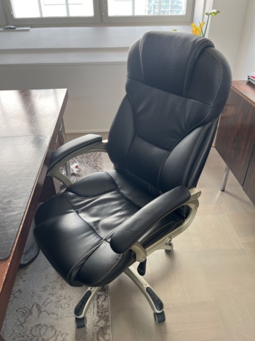 990269-6 All furniture in the room