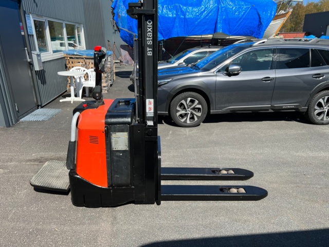 704113-2 Truck BT SPE125L Led Stacker - 2011