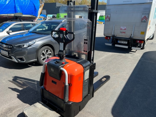 704113-3 Truck BT SPE125L Led Stacker - 2011