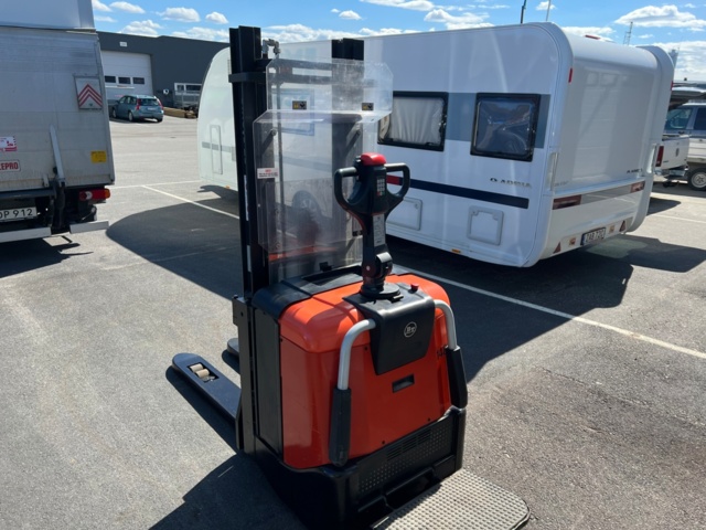 704113-5 Truck BT SPE125L Led Stacker - 2011