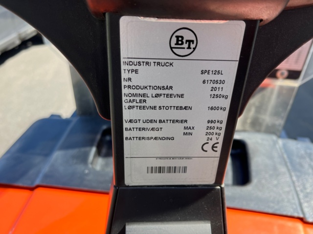 704113-8 Truck BT SPE125L Led Stacker - 2011