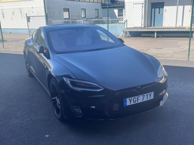 984329-8 Tesla Model S Performance - 2020
