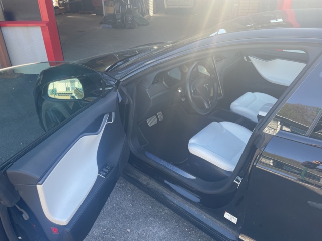 984329-20 Tesla Model S Performance - 2020