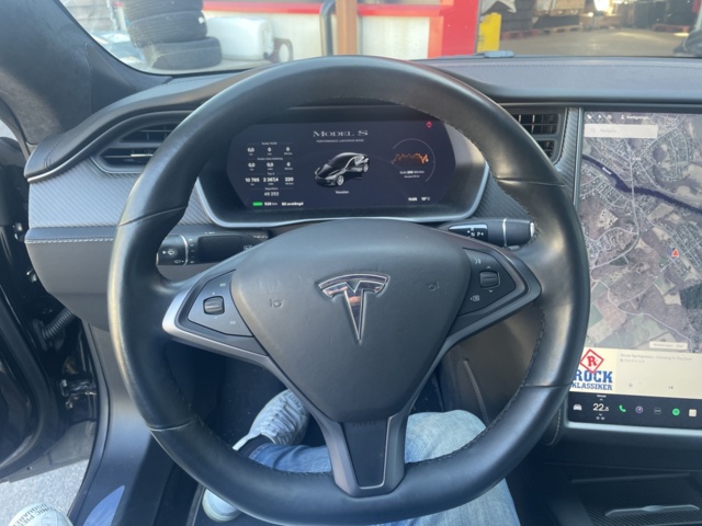 984329-30 Tesla Model S Performance - 2020