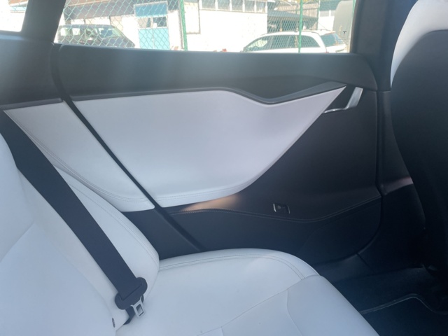 984329-36 Tesla Model S Performance - 2020