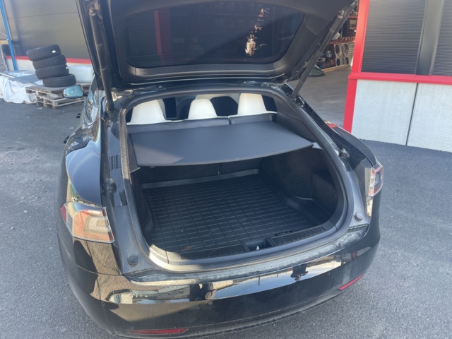 984329-38 Tesla Model S Performance - 2020