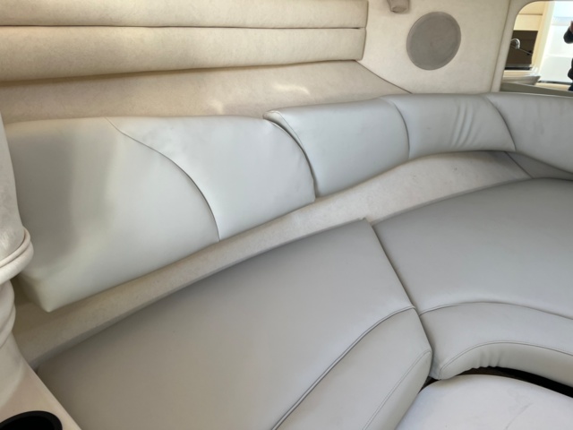 993525-23 Sea Ray 260 Sundancer - 2001 Mercruiser 5.7 incl Boat trailer