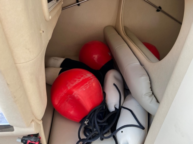 993525-24 Sea Ray 260 Sundancer - 2001 Mercruiser 5.7 incl Boat trailer