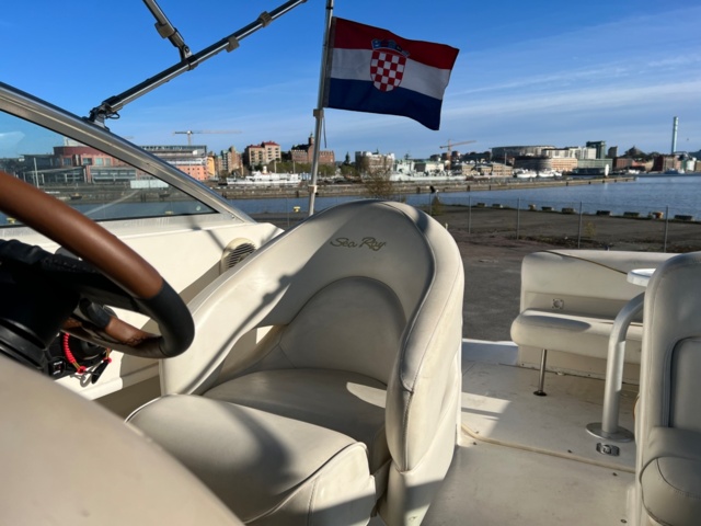 993525-34 Sea Ray 260 Sundancer - 2001 Mercruiser 5.7 incl Boat trailer