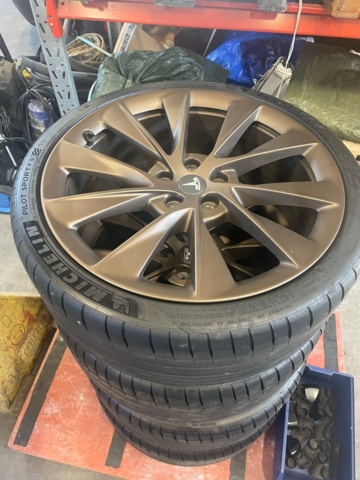 984329-40 Tesla Model S Performance - 2020