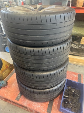 984329-41 Tesla Model S Performance - 2020