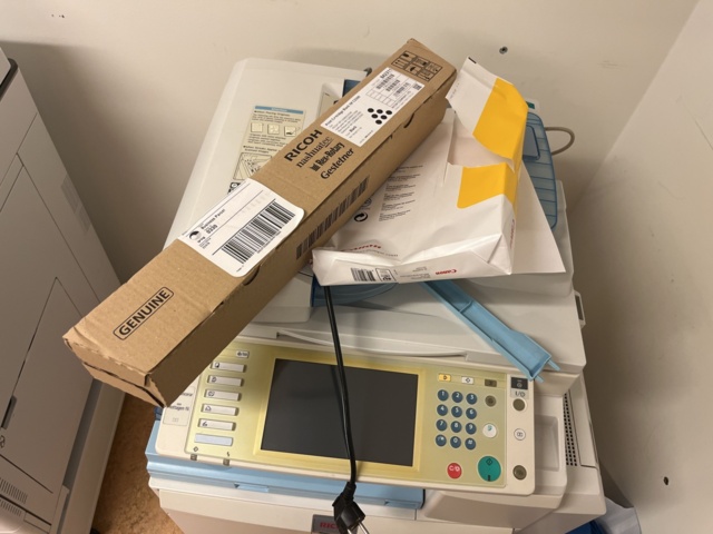 963284-4 Printer Rico Aficio MP C3330 and document shredder