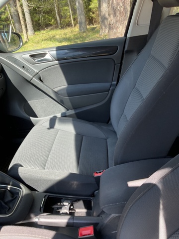 1001987-18 Volkswagen Golf 5-door 1.6 Multifuel - 2011