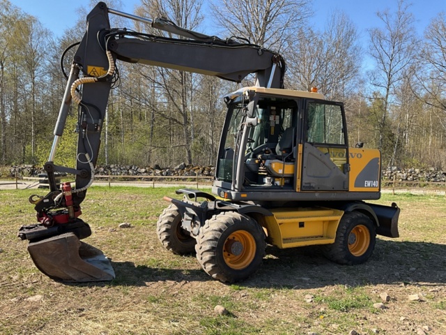 1001990-4 Hjulgrävare Volvo EW140  - 2000