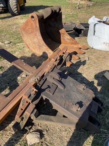 1001990-44 Hjulgrävare Volvo EW140  - 2000