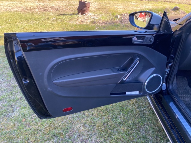 1025530-25 Volkswagen Beetle Cabriolet "Dune" 2.0 TSI - 2017