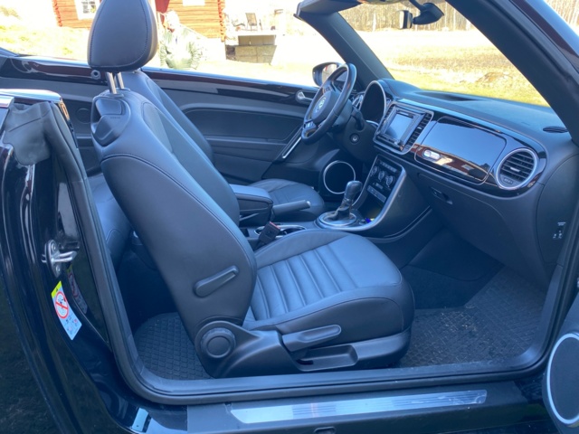 1025530-29 Volkswagen Beetle Cabriolet "Dune" 2.0 TSI - 2017