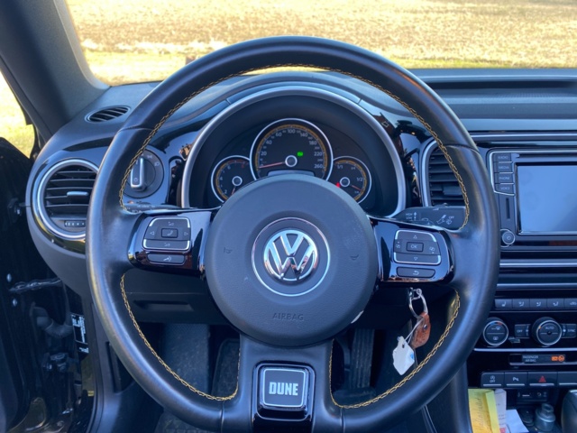 1025530-18 Volkswagen Beetle Cabriolet "Dune" 2.0 TSI - 2017