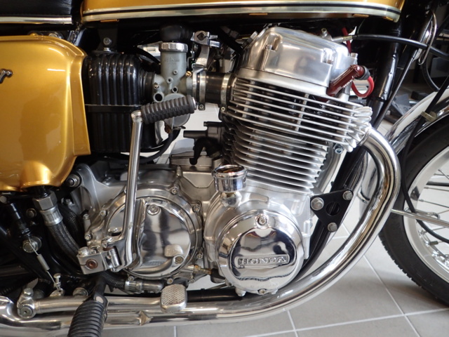 1025596-12 HONDA CB 750 - 1977