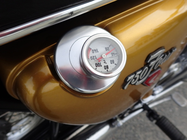 1025596-32 HONDA CB 750 - 1977