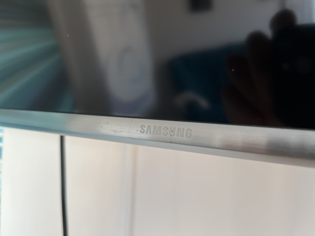 990294-6 TV Samsung incl. wall bracket UE43J