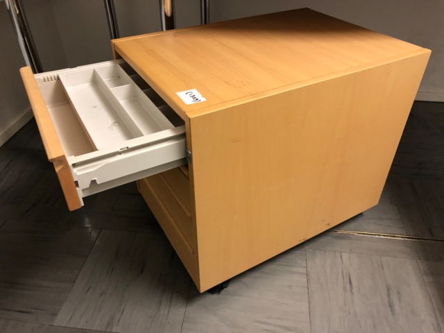 1025624-8 Työpiste: pöytä, hylly ja laatikosto - Ei pohjahintaa